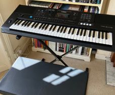 Yamaha PSR-E473 Keyboard + Stand, Bench & Gig Bag