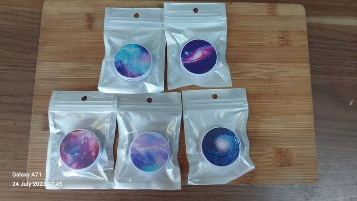 Pop Sockets Free Post