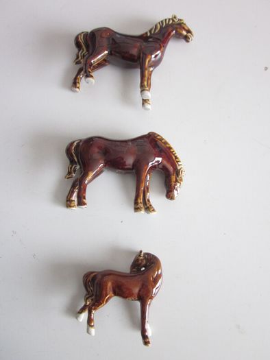3 Vintage Small Swatow China Treacle Glazed Horses 1940