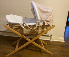 mamas & papas moses basket with stand