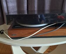Beautiful  antique  Swiss record player.  In excellent condition.  Unfortunately  no speakers ( list in transit). Swiss made so European  outlet.was working  perfectly  when  we lived in europe