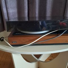 Beautiful  antique  Swiss record player.  In excellent condition.  Unfortunately  no speakers ( list in transit). Swiss made so European  outlet.was working  perfectly  when  we lived in europe