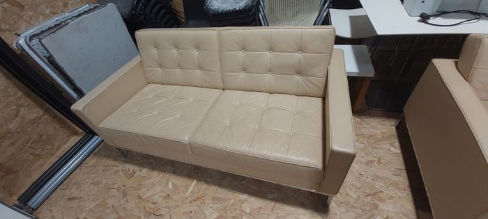 Authentic Florence Knoll Relax 2-Seater Leather Sofas