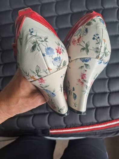 shoe,vintage look like,beutifull classy heal