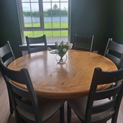 Round table and 6 chairs