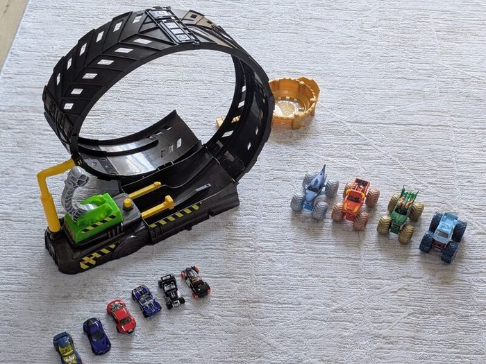 Hot Wheels Monster Truck Epic Loop Set