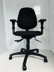 office chair Highest Grade (new cost 899 sterling )