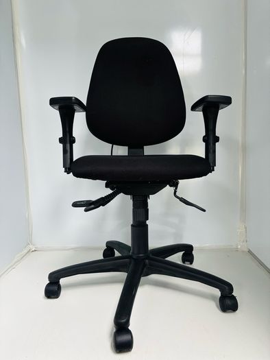 office chair Highest Grade (new cost 899 sterling )