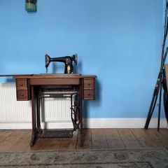 Antique sewing machine - Singer