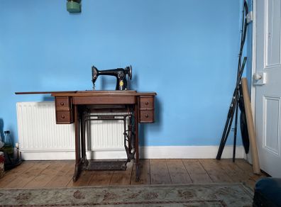 Antique sewing machine - Singer