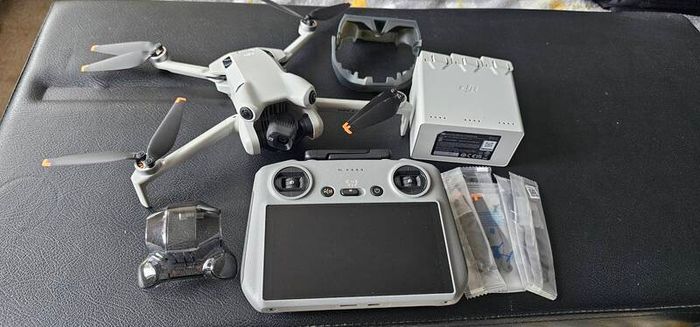 DJI mini 4 Pro combo drone with RC2,LIKE NEW!!!