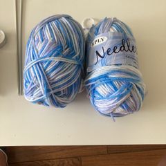 200g of blue and white wool