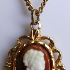 Vintage Cameo Pendant Necklace On Gold Tone Necklace Chain