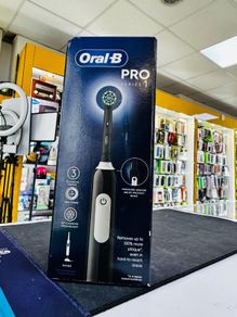 ORAL B Pro 1 Cross Action Electric Toothbrush
