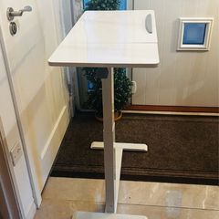 Computer desk