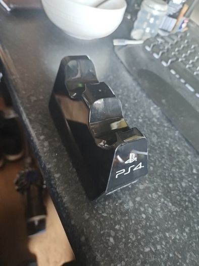PS4 pad stand