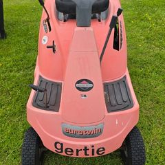 Castlegarden F72 Ride-On Lawnmower