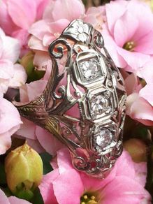 Antique Art Deco Diamond and 18 Carat White Gold Ring