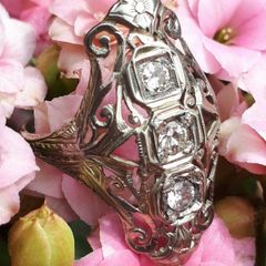 Antique Art Deco Diamond and 18 Carat White Gold Ring