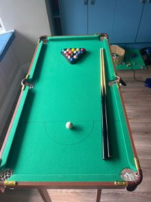 Mini pool table