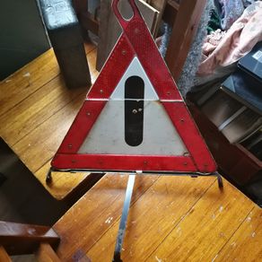 Mercedes w124 warning triangle