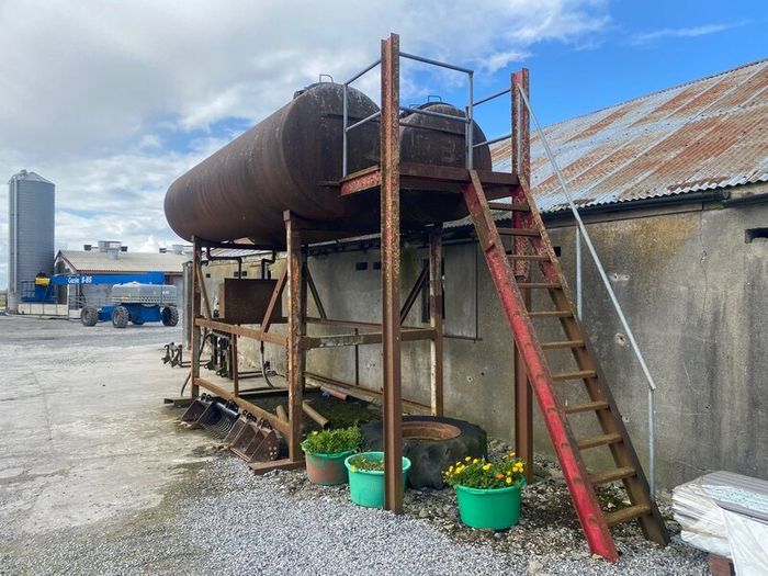 Harvest Lodge Pigs Jobs: Plant machinery