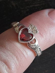 silver claddagh ring
