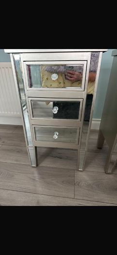 2 mirror bedside locker