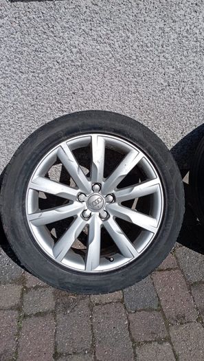 Set of 4  x 19 inch alloy wheels of an Audi  Q5