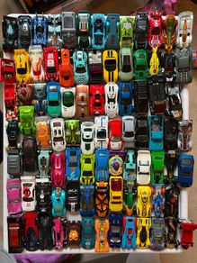Hot Wheels Bundle (90 Cars and Mega Garage)