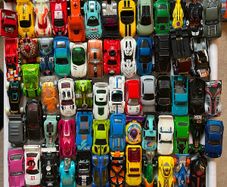 Hot Wheels Bundle (90 Cars and Mega Garage)