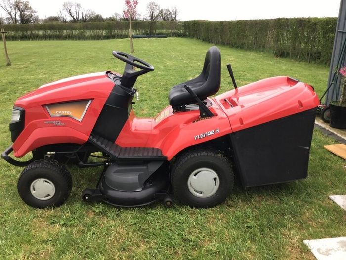 Ride on lawn mower