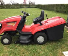 Ride on lawn mower