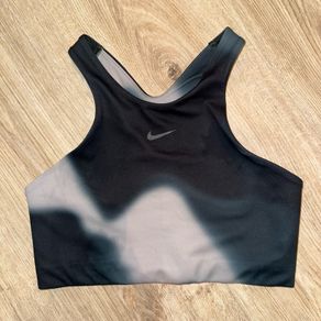 Nike dri-fit sports bra in size S/36