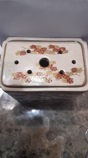 L J ginger tin