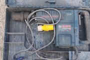 Bosch GSH 11 E 110V demolition breaker with case and chisel