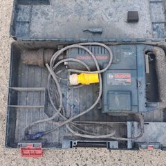 Bosch GSH 11 E 110V demolition breaker with case and chisel