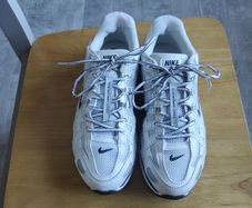 Nike trainers(size 5)