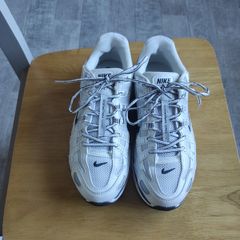 Nike trainers(size 5)