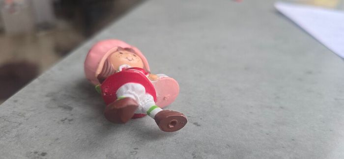 HTF Vintage 1981 AGC Kenner Strawberry Shortcake Mini PVC Doll with Birthday Cake Figurine 2" same era as MLP G1 My Little Pony