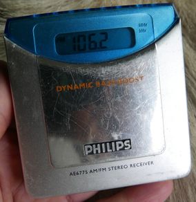 Vintage AM/FM pocket radio Philips AE6775 stereo receiver