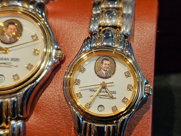 23K gold set of watches