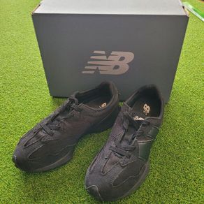 New Balance black 327 Junior trainers