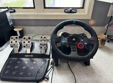 Logitech G29 Steering Wheel, Pedals, PlaySeat Frame