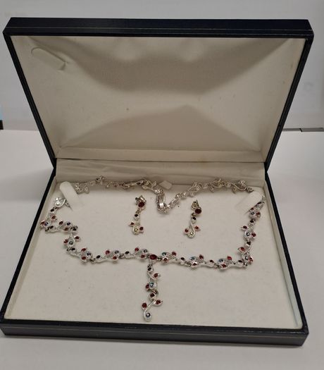 Necklace and earrings set colourful crystals