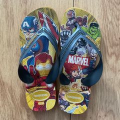 Boys Marvel Superheroes Havaianas flip flops size 6/7