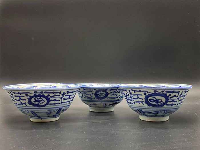 Chinese Qing Porcelain 3 Bowls 18th Century Blue / White