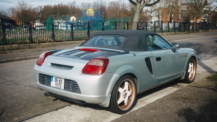 2000 Toyota MR2