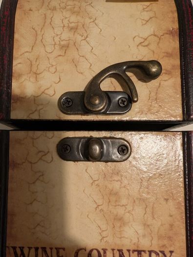 Wooden wine carry case