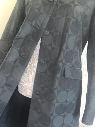 Light weight black coat with beautiful circle design